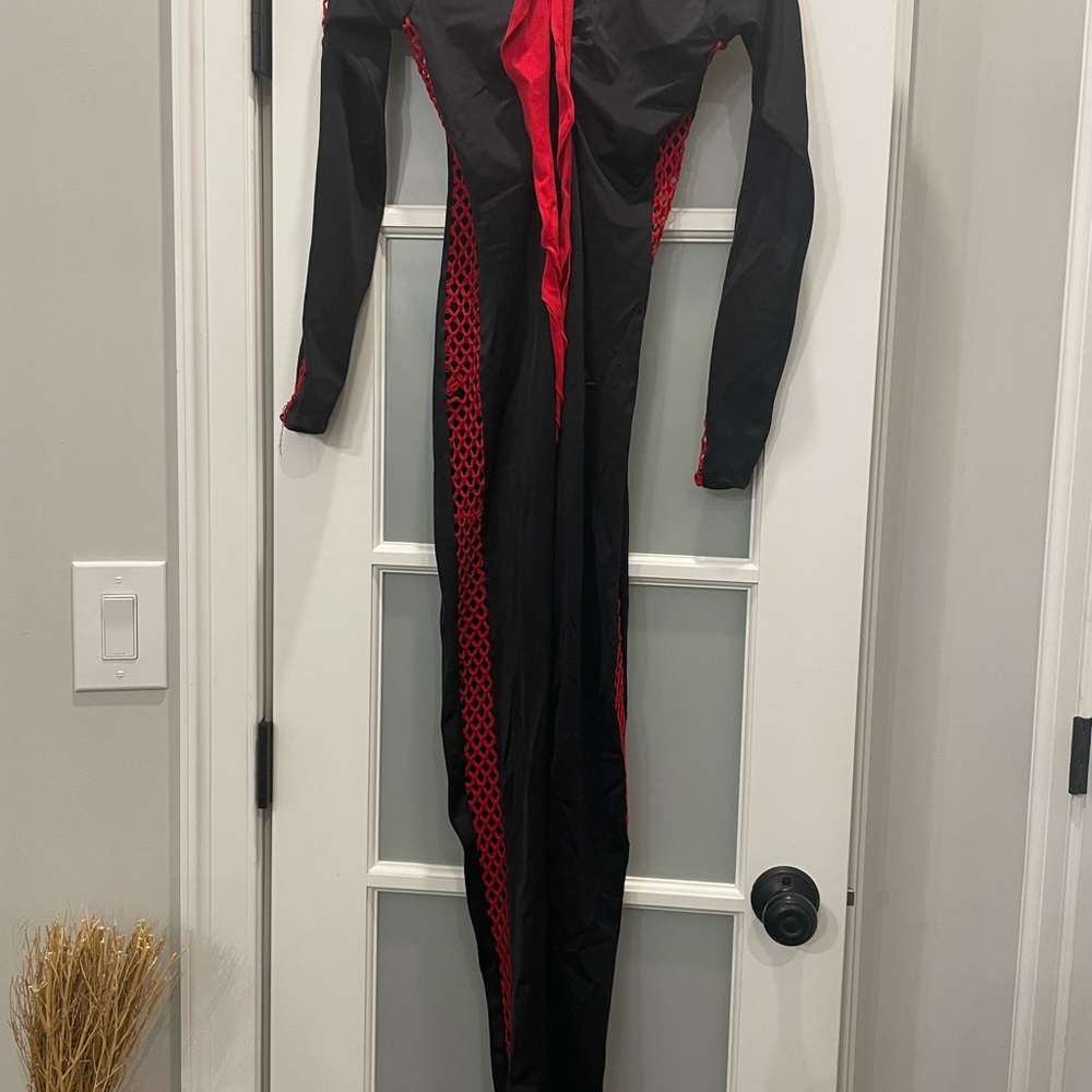 Ninja ! Black and Red Full-Body Suit